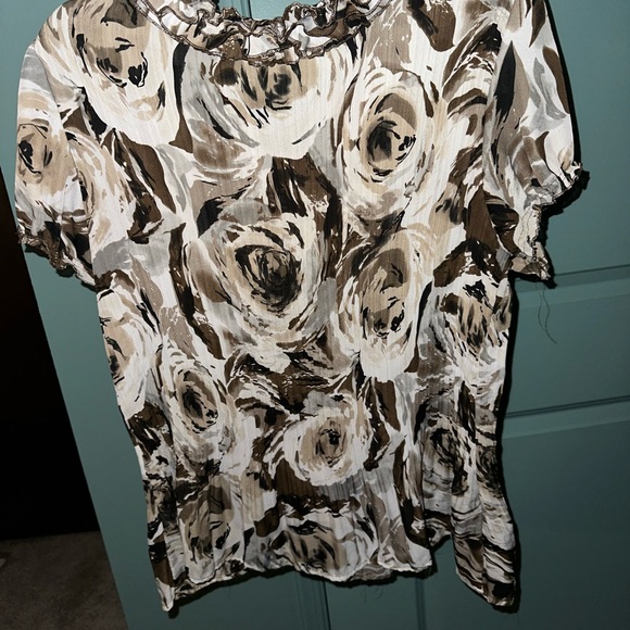 XL Semi Sheer (need cami) Floral Top. MUST BE BUNDLED - Picture 4 of 7